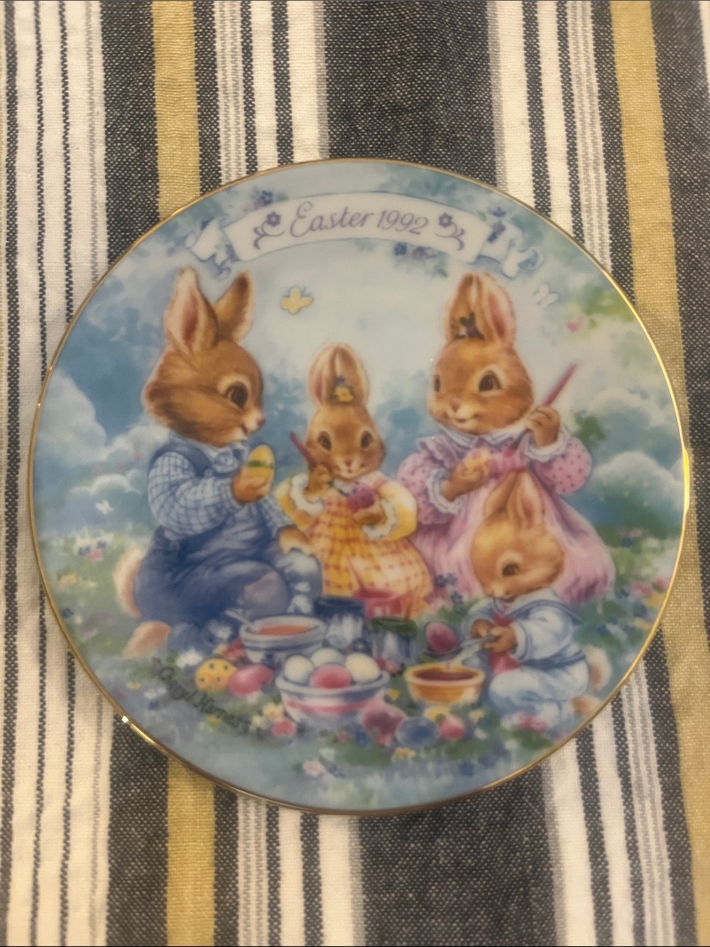 Avon Easter 1992 Bunny Family Plate - Pastel Blue, Pink & Yellow 158